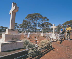 Old Pioneer Cemetery Coolgardie - Accommodation ACT 0