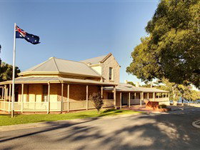 Tjilbruke Trail, Monument And Kingston Park Coastal Reserve - Accommodation ACT 0