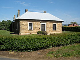 Oatlands Court House - Accommodation ACT 0