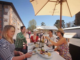 Johnston Oakbank Cellar Door - Accommodation ACT 0
