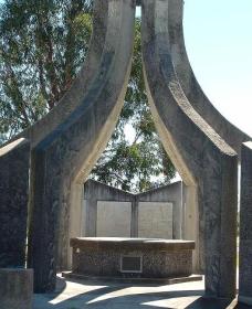 Inverell And District Bicentennial Memorial - Accommodation ACT 0