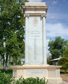 Charleville War Memorial - Accommodation ACT 1