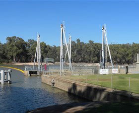 Lock 10 And Weir - Accommodation ACT 3