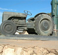 Ferguson Tractor Monument - Accommodation ACT