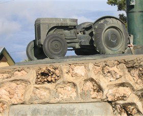 Ferguson Tractor Monument - Accommodation ACT 3