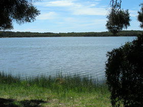 Lake Fellmongery Ski Lake - Accommodation ACT 0