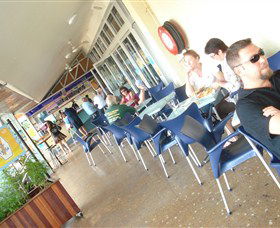 Beachfront Hotel - Accommodation ACT 3
