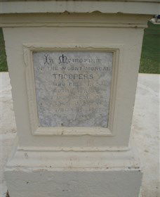 The Coronation Lamp Memorial - Accommodation ACT 2