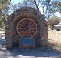 Jindera Pioneer Cairn - Accommodation ACT