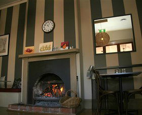 Gerry's @ The Commercial Hotel - Accommodation ACT 2
