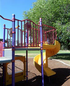Fadden Pines Playground - Accommodation ACT 2