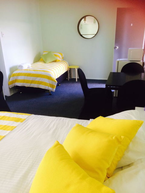 Town House Motor Inn - Accommodation ACT 3