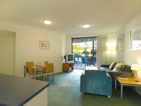 Oaks Calypso Plaza - Accommodation ACT 2