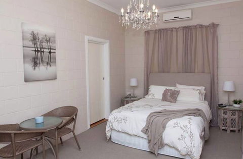 Two Tails Wines - Accommodation ACT 4