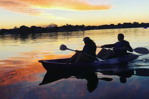 Surfers Paradise Sunset Kayak Tour - Accommodation ACT 1