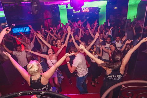 THE HANGOVER CRAWL - CLUB CRAWL SURFERS PARADISE - NIGHTLIFE - CLUBBING - Accommodation ACT 1