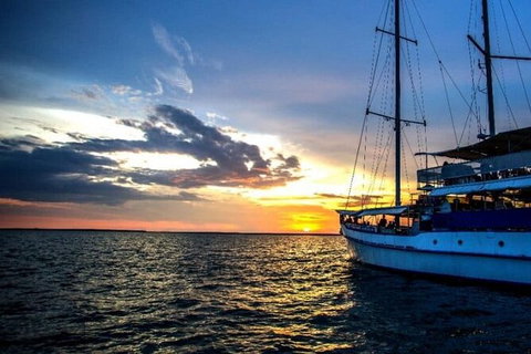 Darwin Sunset Dinner Cruise On Cape Adieu - Accommodation ACT 3