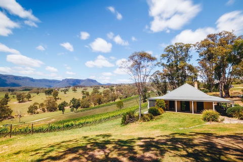 Luxury Blue Mountains Tour With Aussie BBQ Lunch And Wine Tasting - Accommodation ACT 9