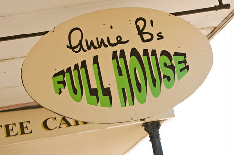 Annie B's Full House - Accommodation ACT 1