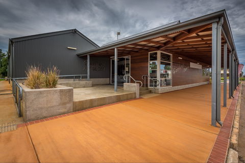 Grassland Art Gallery - Accommodation ACT 2