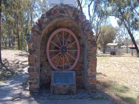 Jindera Pioneer Cairn - Accommodation ACT 0