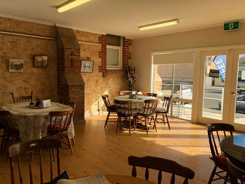 Anglican Community Cafe, Limestone Art Gallery & Cornish Garden - Accommodation ACT 2