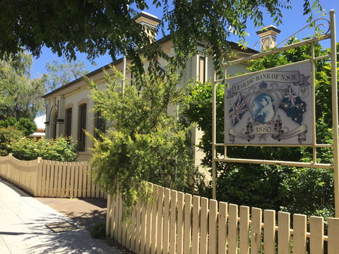 Flora Bank - Historic Home And Gardens - Accommodation ACT 2