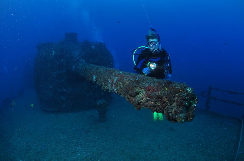 HMAS Brisbane Dive Site - Accommodation ACT 1