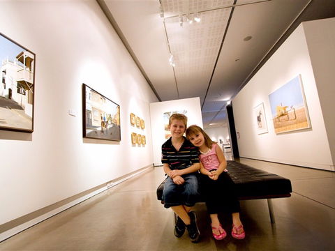 Western Plains Cultural Centre - Accommodation ACT 0
