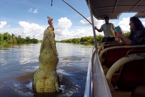 Pathfinder Jumping Crocodile Cruise Shuttle Bus - Accommodation ACT 0
