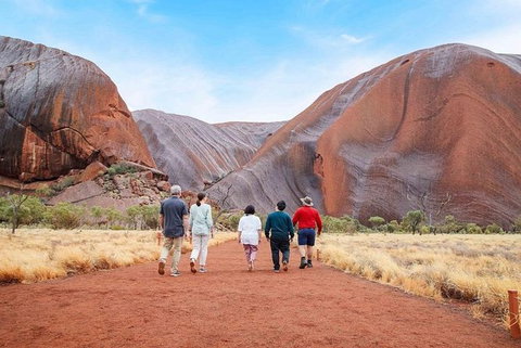 Explore Uluru: 7 Hours Guide Tour At Sunrise With Light Breakfast - Accommodation ACT 0