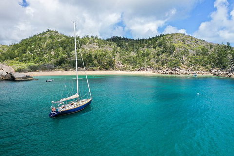 Helicopter And Magnetic Island Sailing - Accommodation ACT 8