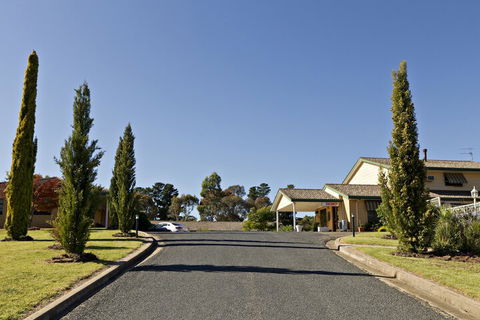 Hilltops Retreat Motor Inn - Accommodation ACT 1
