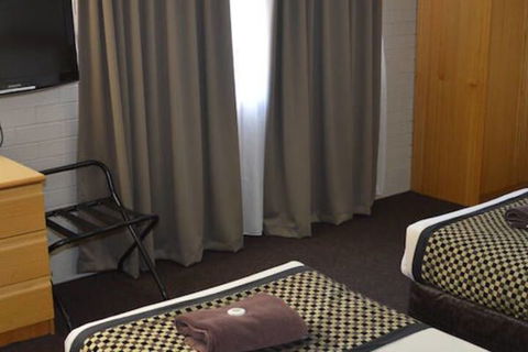 Hilltops Retreat Motor Inn - Accommodation ACT 7