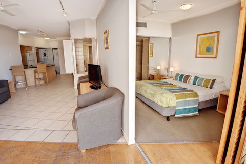 Rolling Surf Resort - Accommodation ACT 5