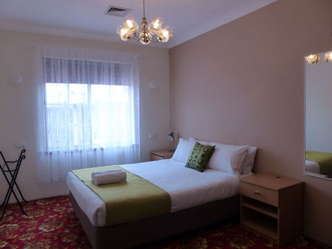Meramie Motor Inn - Accommodation ACT 5