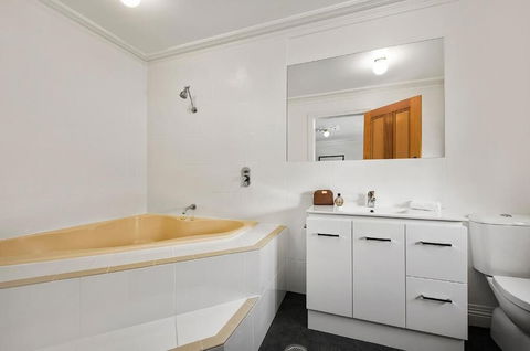 Quest Trinity House - Accommodation ACT 6