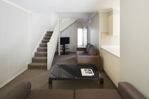 Pinnacle Apartments - Accommodation ACT 6