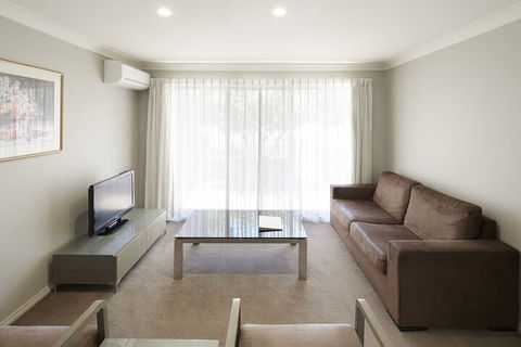Pinnacle Apartments - Accommodation ACT 4