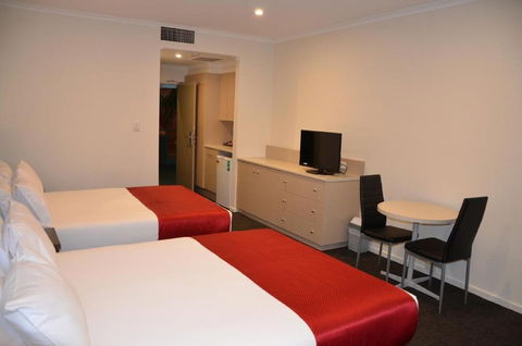 Quality Hotel Manor - Accommodation ACT 4