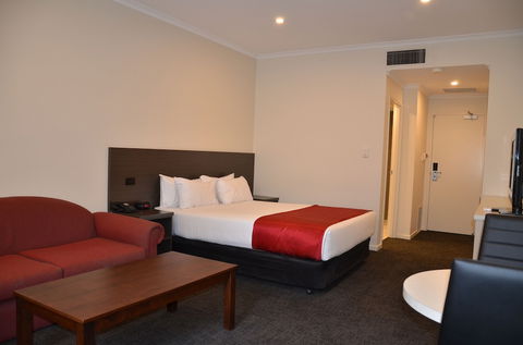 Quality Hotel Manor - Accommodation ACT 6