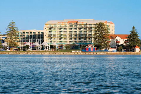 Oaks The Entrance Waterfront Suites - Accommodation ACT 2