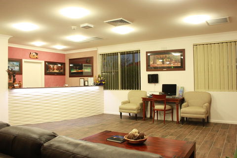 Country Plaza Queanbeyan - Accommodation ACT 4