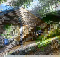 Wisteria Cottage and Cabins - Accommodation ACT