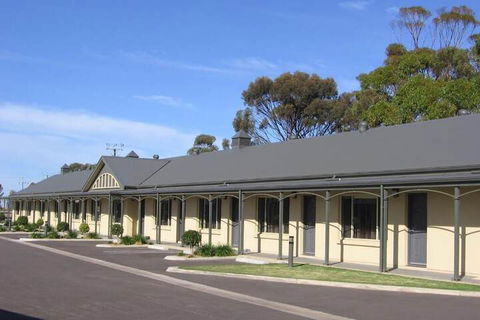 Sundowner Motel Hotel - Accommodation ACT 2