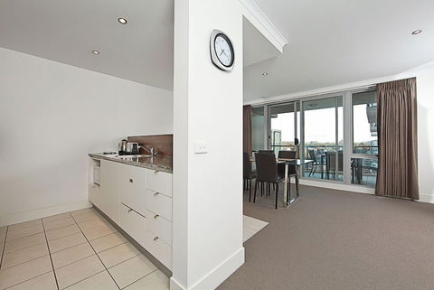 Accommodate Canberra - The Avenue - Accommodation ACT 6