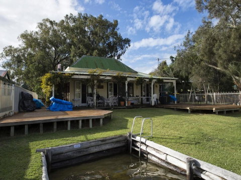 Mandurah Riverfront Holiday Rental - Accommodation ACT 2