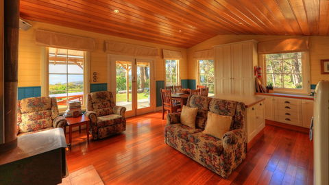 Island View Spa Cottage - Accommodation ACT 1