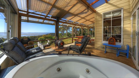 Island View Spa Cottage - Accommodation ACT 6