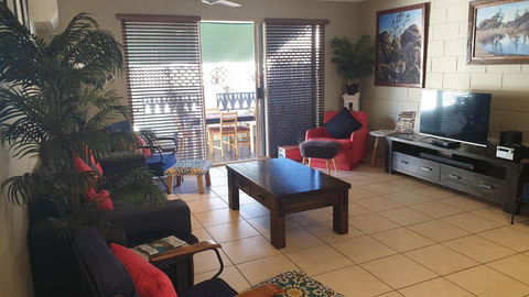 A City Retreat 2BR Apartment Reid Park Townsville - Accommodation ACT 5